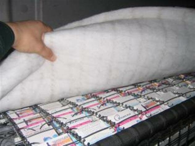 Сотрудники отдела по борьбе с контрабандой выявили в автомобиле тайник с товаром. Сотрудники отдела по борьбе с контрабандой выявили в автомобиле тайник с товаром.