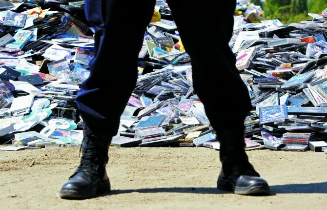 Продажа контрафактной продукции