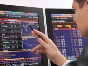 Рынок акций РФ в четверг обновил годовое дно, упав вслед за Европой на новостях от ЕЦБ