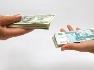 Доллар дешевеет, а евро дорожает