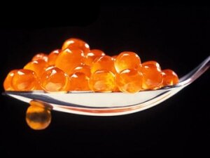 Цена красной икры в России за месяц выросла на 70%