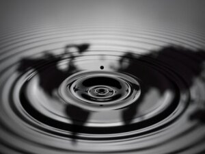 Нефть дорожает на сохраняющейся напряженности на Ближнем Востоке