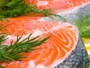 В российских магазинах резко подорожает семга и форель