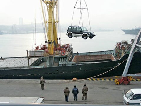 Принцип процедуры прохождения таможни одинаков при доставке по воде, воздуху, своим ходом, на автовозе или ж/д транспорте