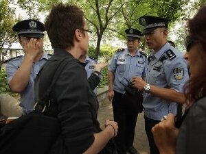 8 китайских таможенников попались на взятках