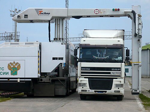 Работа инспекционно-досмотрового комплекса на границе